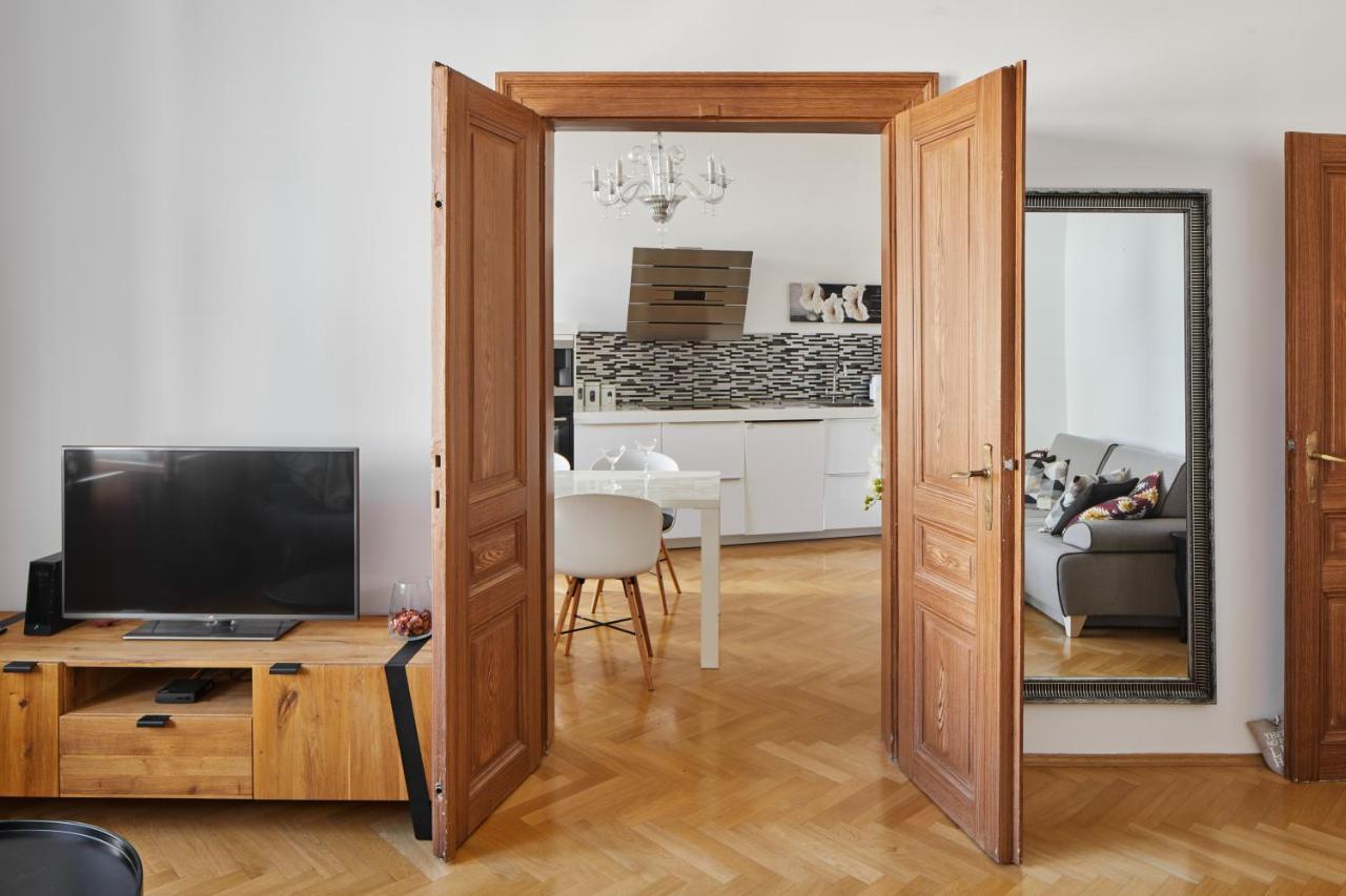 Days - Lavish In The Old Town - Balcony Apartamento Praga